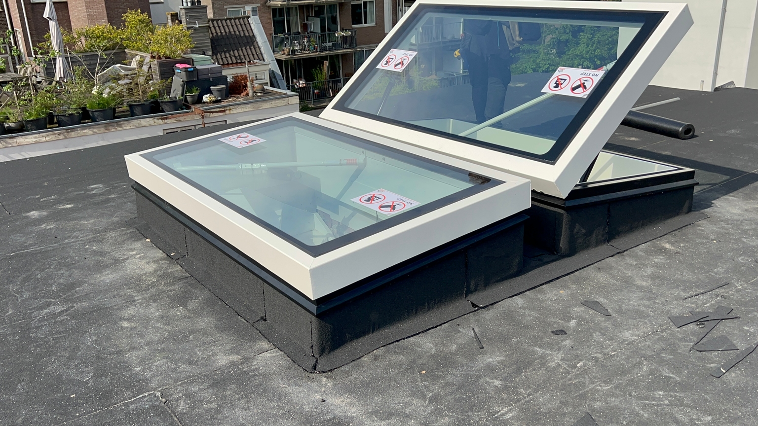 De Dakmannen lossen met spoed een daklekkage op en voeren een schadevrije lekdetectie uit.